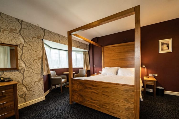 four poster bed