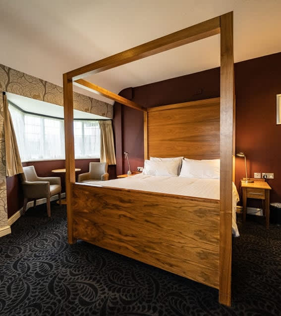 four poster bed