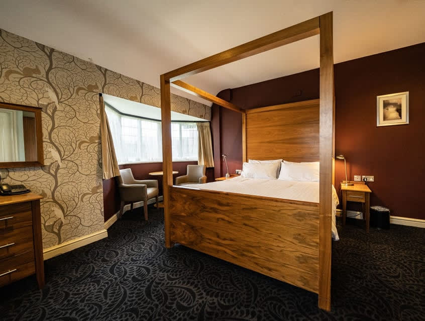 four poster bed